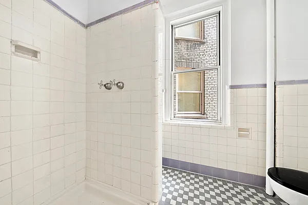 Sold by Level Group | media 27