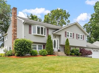 130 Eastgate Rd, Tewksbury, MA 01876