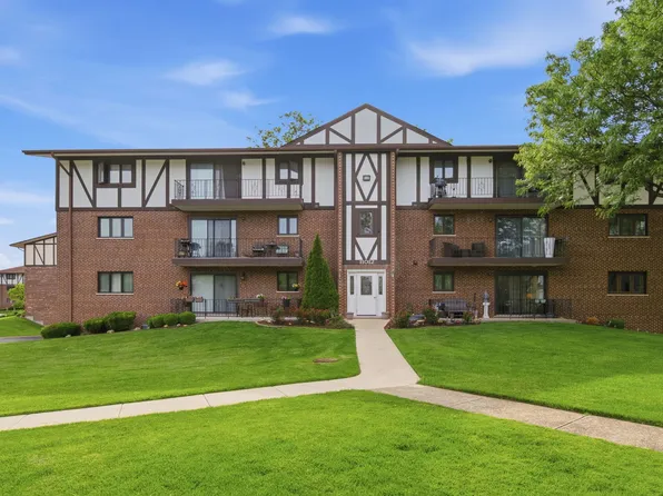 11012 S Theresa Cir APT 1C, Palos Hills, IL 60465