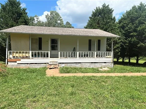 500 Camp Creek Cir, Cornelia, GA 30531