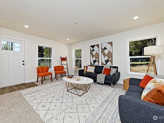 3rd image of 21 E Annas Court