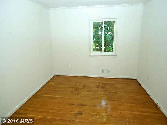 4th image of 9820 Hill St