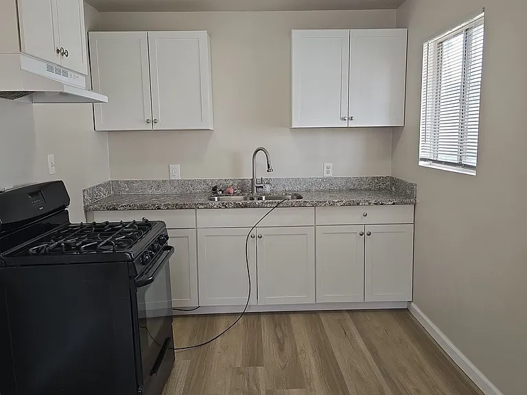 1233 Jeffrey St — Photo 14