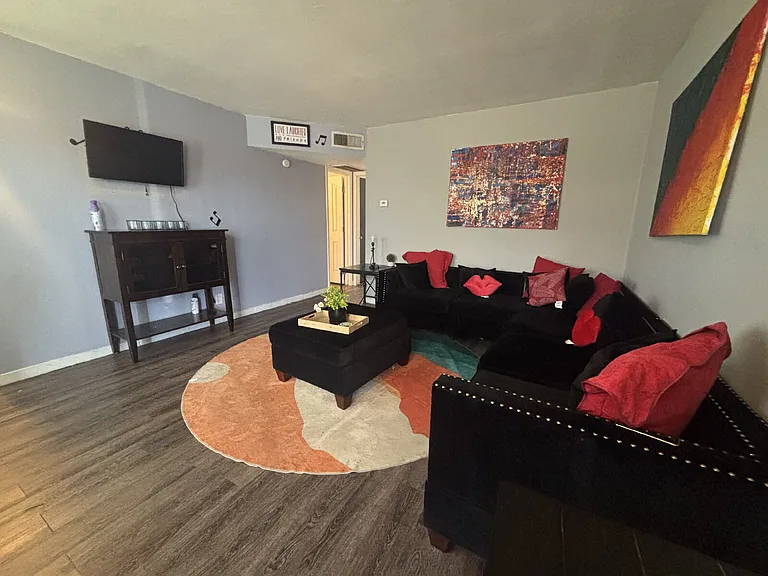 213 Jefferson Ave #4 — Photo 1