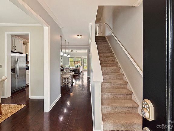 4th image of 906 Summerlake Dr
