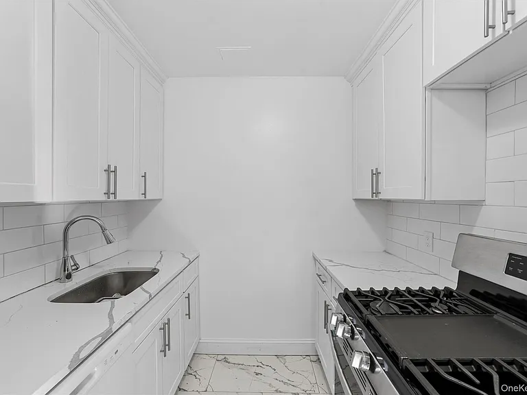 23 Water Grant St #8G — Photo 11