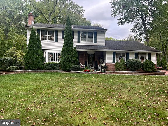2nd image of 2521 Pennington Dr