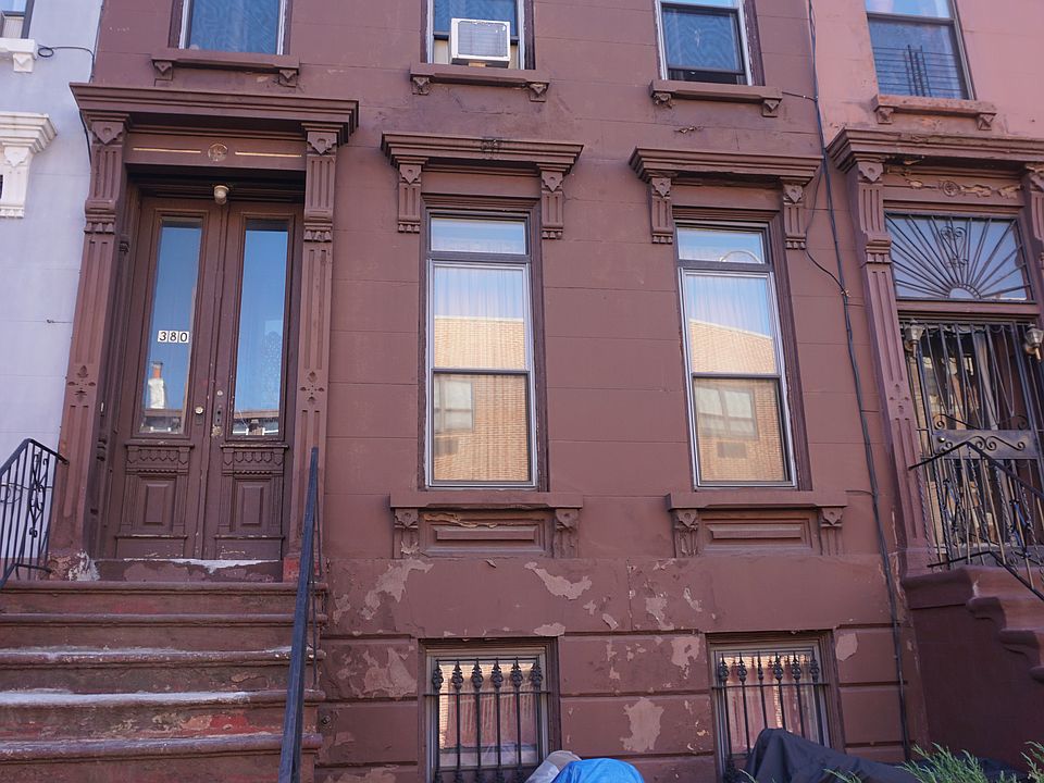 1st image of 380 Putnam Ave
