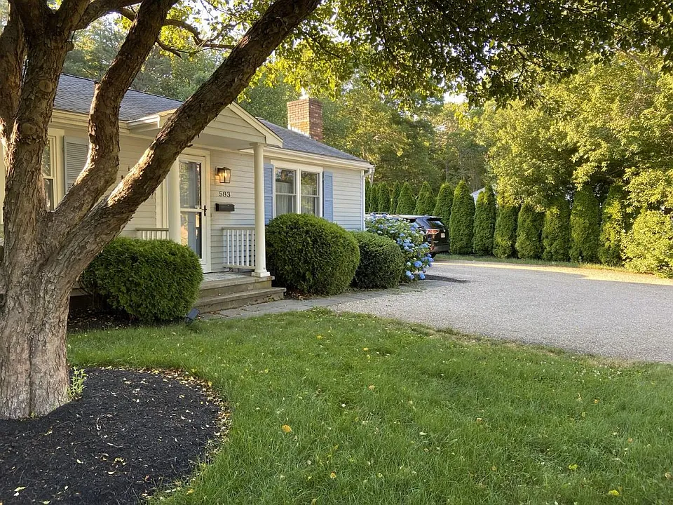 583 N Falmouth Hwy