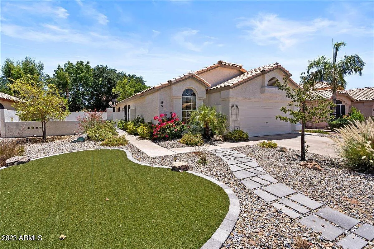 3 bed, 2.0 bath, 1283 sqft, $2,495 — Photo 1