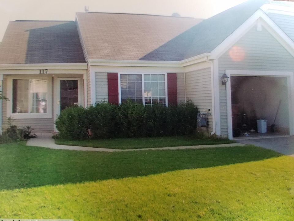 1st image of 117 W Amberley Dr
