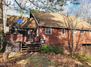 105 Beach Rd, Shohola, PA 18458