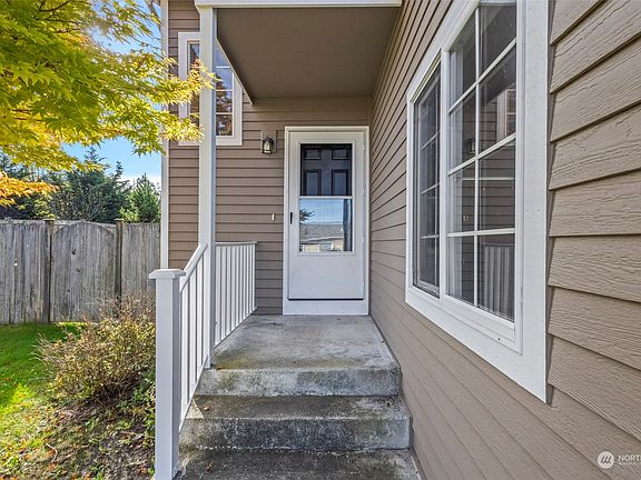 4th image of 301 NW Capstan Court