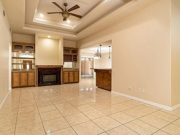 919 Hill Country Rd — Photo 2
