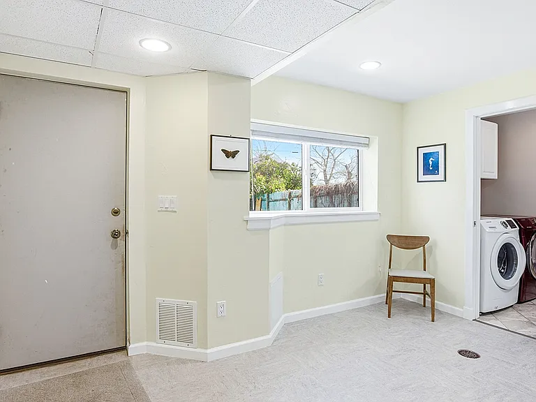 814 Stuart St — Photo 17