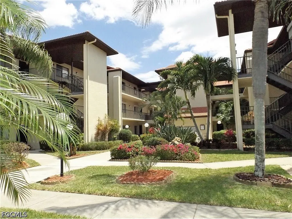 2 bed, 2.0 bath, 1043 sqft, $4,200 — Photo 2