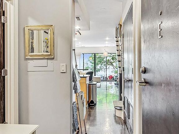 4th image of 1926 N Lincoln Park West St #2E