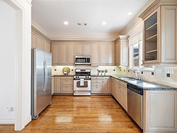 4th image of 4007 Bellefontaine St #A