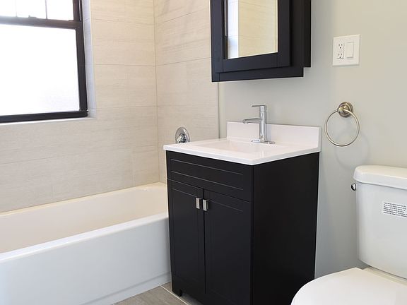 4th image of 3925 1/2 N Keeler Ave #1E