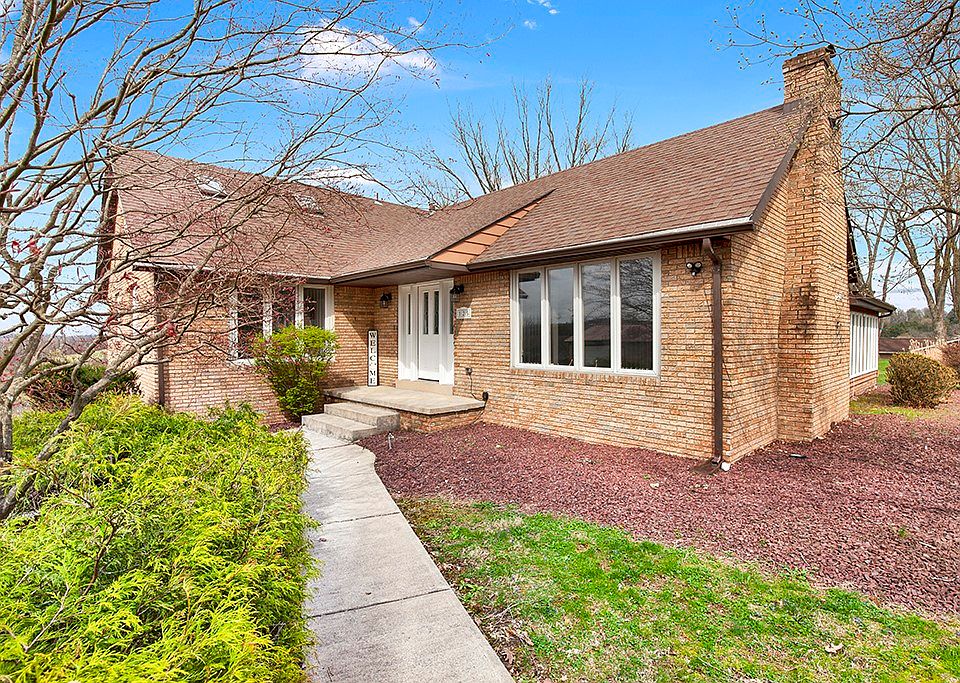 1st image of 125 Ray Dr