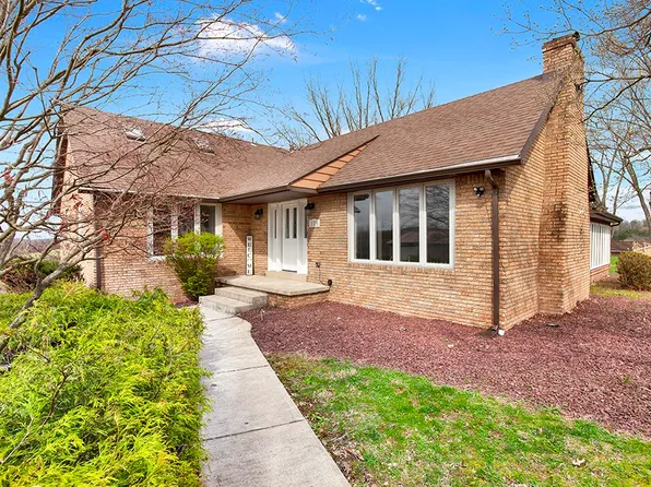 125 Ray Dr, Belle Vernon, PA 15012