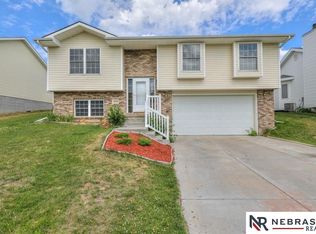 3724 NW 57th St, Lincoln, NE 68524