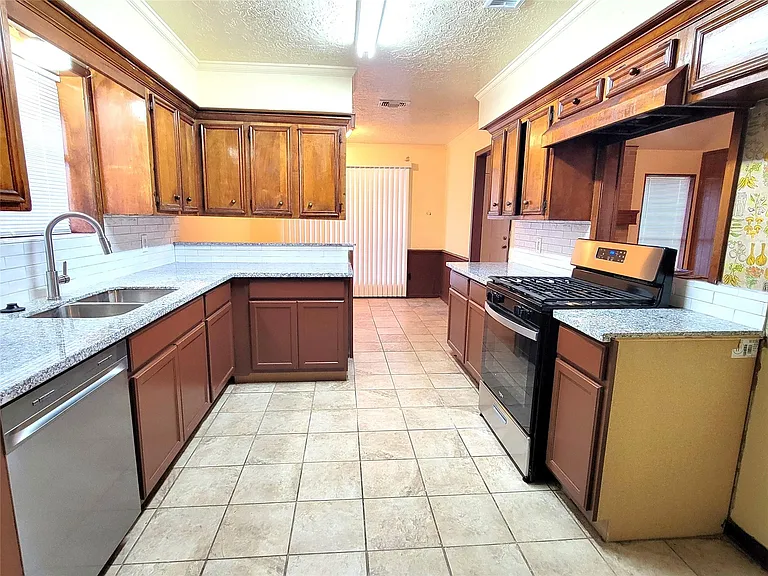12811 Stillington Dr — Photo 11