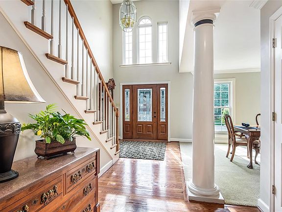 4th image of 2123 Dartmouth Gate Ct