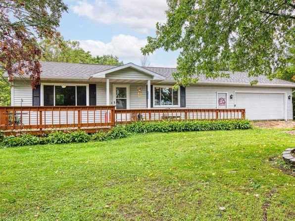 W10558 Hoffman Rd, New London, WI 54961