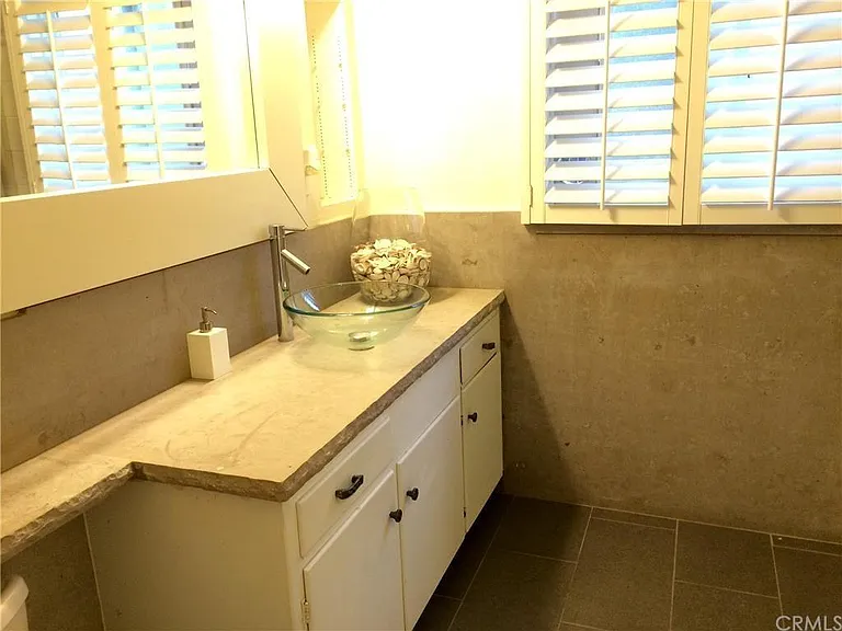 1174 E Ocean Blvd — Photo 17