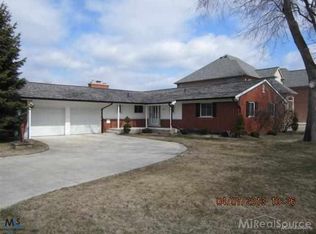 49605 Keycove Dr, New Baltimore, MI 48047