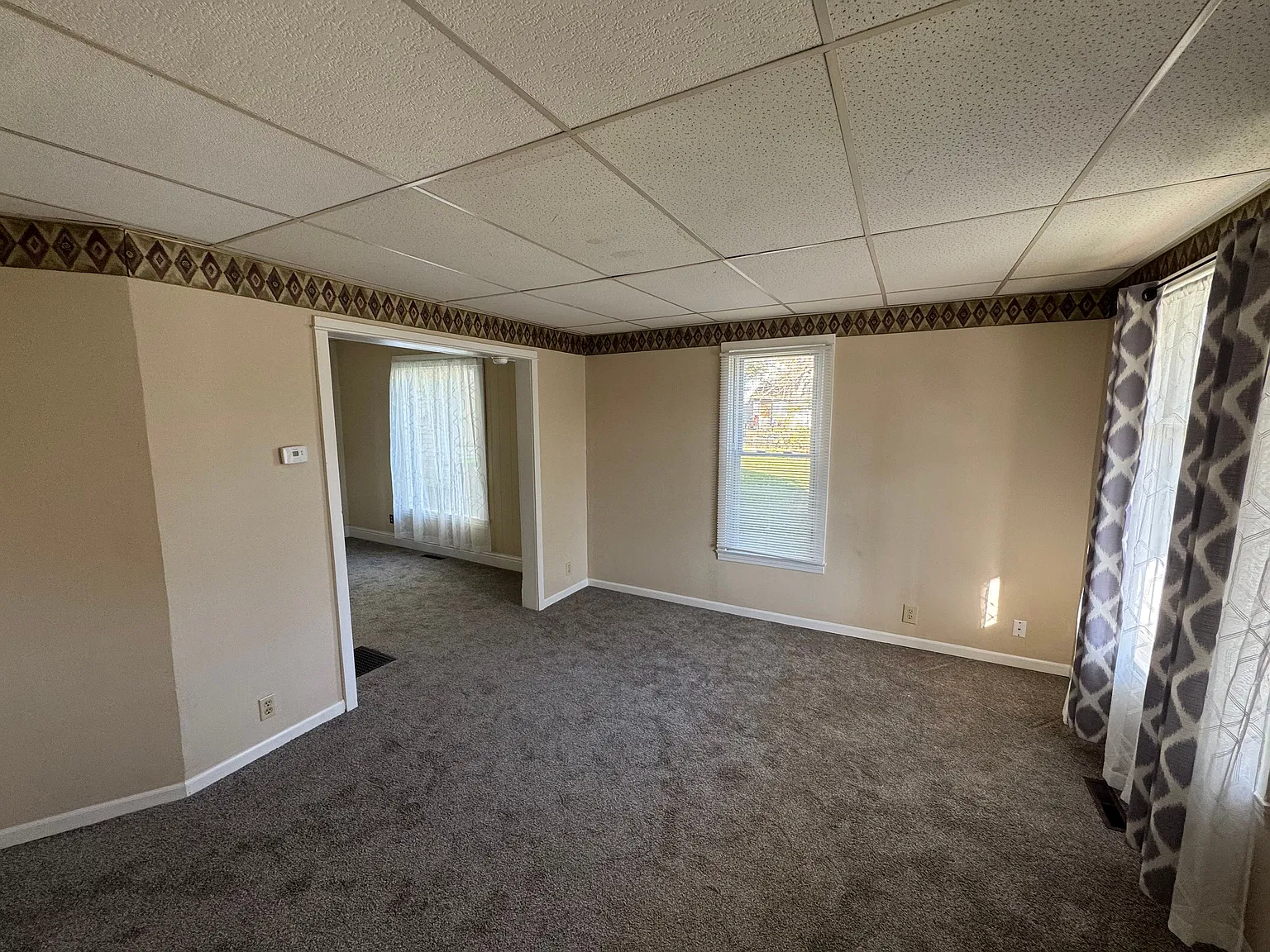 221 E Beecher St — Photo 1