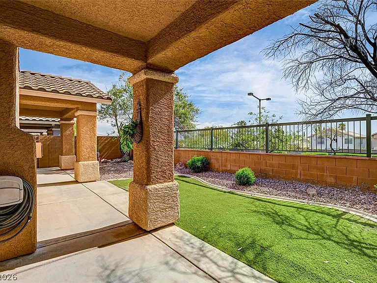 900 Royal Plum Ln — Photo 47