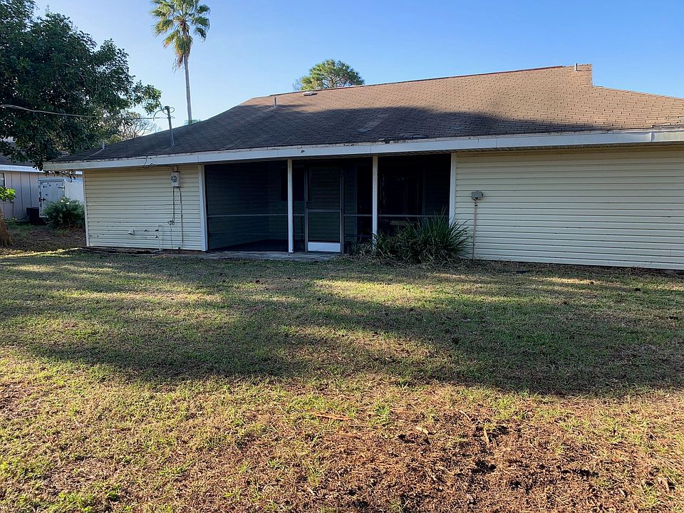 2nd image of 322 SE Volkerts Terrace