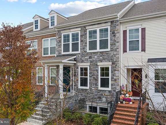 2nd image of 209 Apricot St