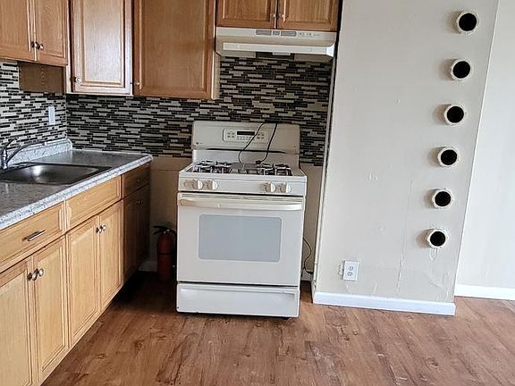4th image of 4951 N 5th St