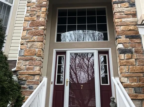 7 Cobblestone Ct, Oakland, NJ 07436