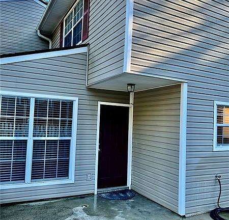 4th image of 555 Picketts Bend Ct