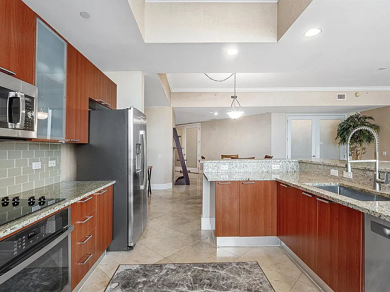 2640 Lake Shore Dr #107 — Photo 10