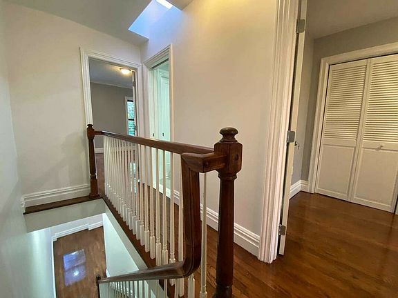 5th image of 167 Hull St Floor 2