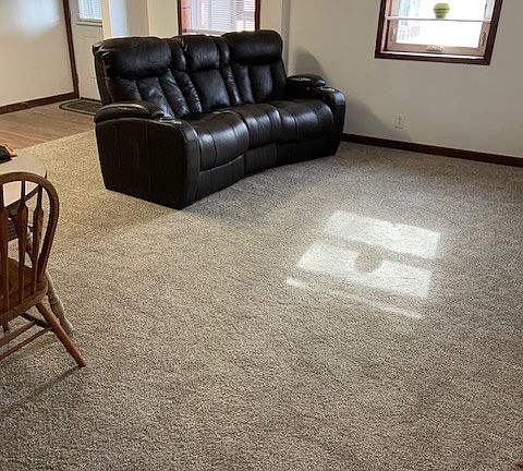 living room sofa, table & 2 chairs incl.