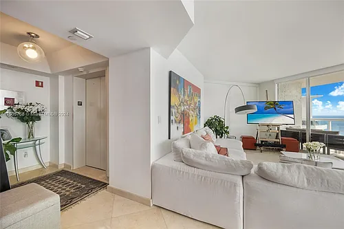 18671 Collins Ave Photo 1