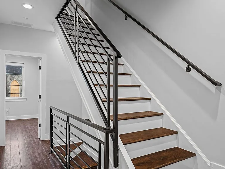 1410 N Marston St — Photo 28