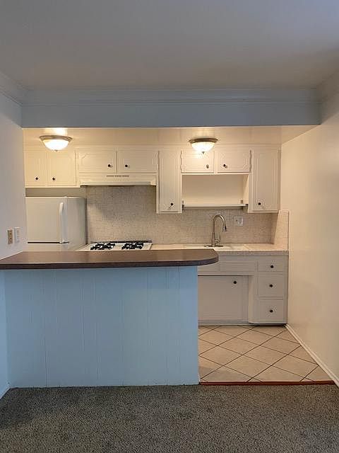 Kitchen with Breakfast Bar