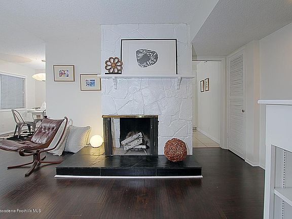 4th image of 389 Cliff Dr APT 10