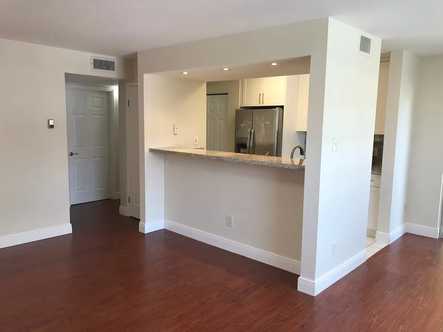 2 bed, 1093 sqft, $2,300 — Photo 1
