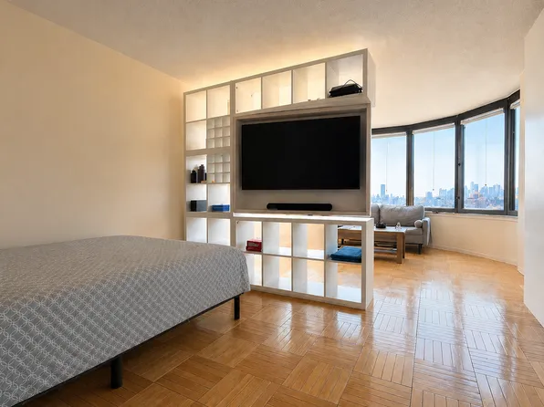 330 E 38th St, New York, NY