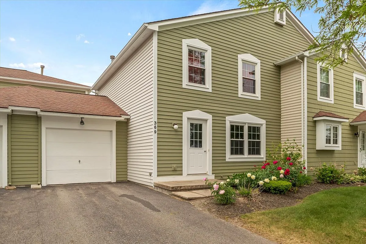 2 bed, 1.5 bath, 1200 sqft, $2,295 — Photo 1