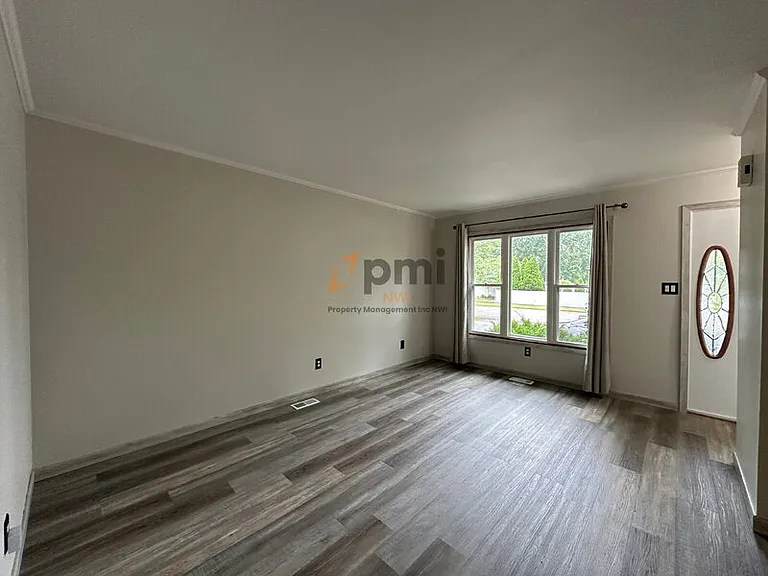 711 Wellington Dr — Photo 4