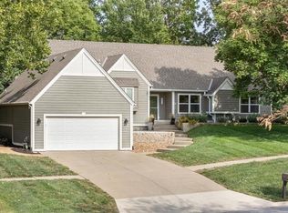 1214 Crestline Dr, Lawrence, KS 66049